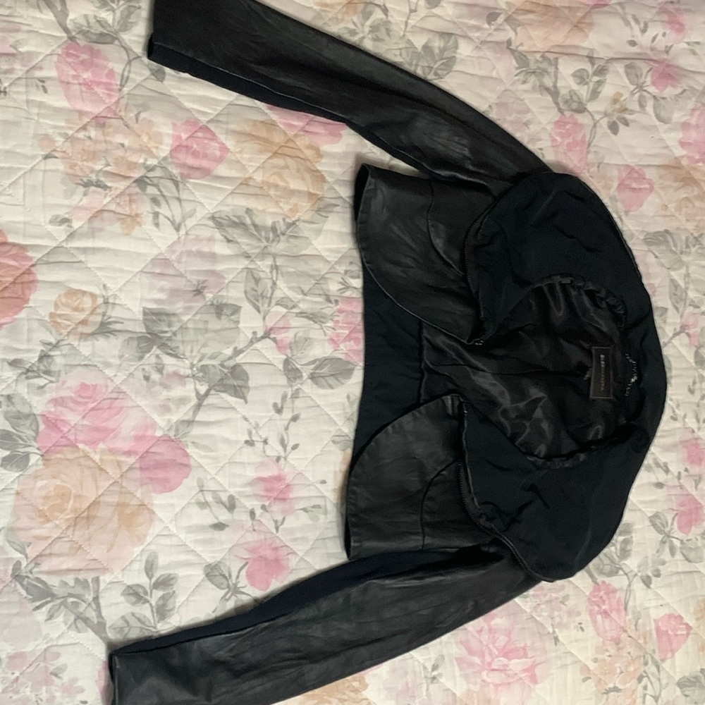 BCBGMAXAZRIA Cropped black leather jacket. Size XS. Perfect condition